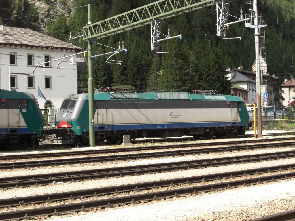 405 021 wartet auf den nchsten Einsatz. Aufgenommen am 19. September 2007
im Bahnhof  Brenner .