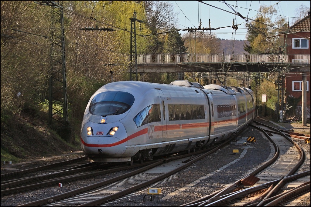 406 003 als ICE 15 aus Brssel kommend nach Frankfurt (Main) Hbf am 02.04.11 im Aachener Hbf