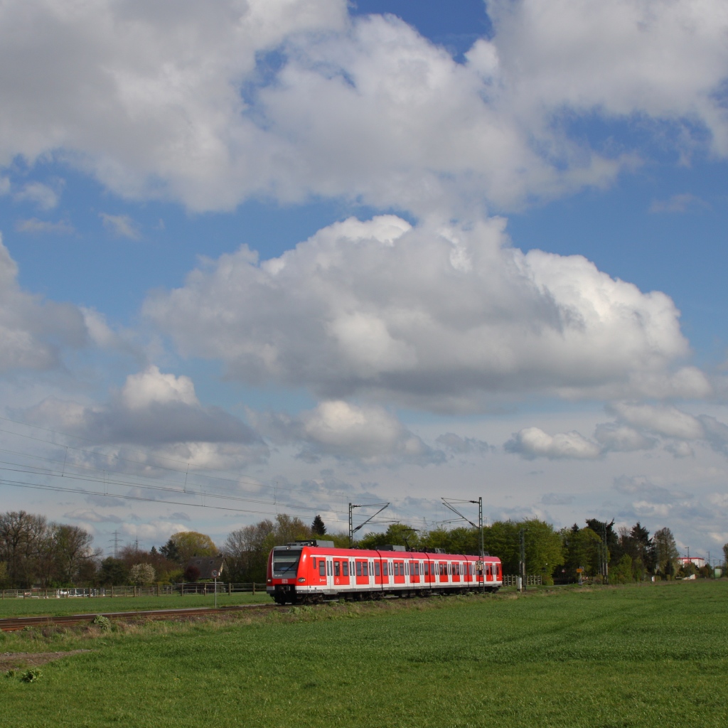 423 317 der S-Bahn Mnchen am 21.04.12 in der Nhe von Neuss.