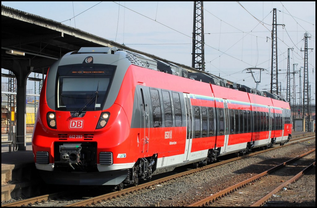 442 293  Mittelhessen Express  als RB aus Gieen am 24.03.13 in Hanau