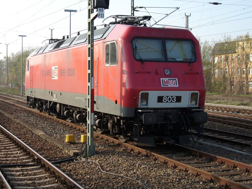 Abgebgelt in Angermnde wartete die MEG-Lok 803 am 12.April 2009 auf neue Aufgaben.