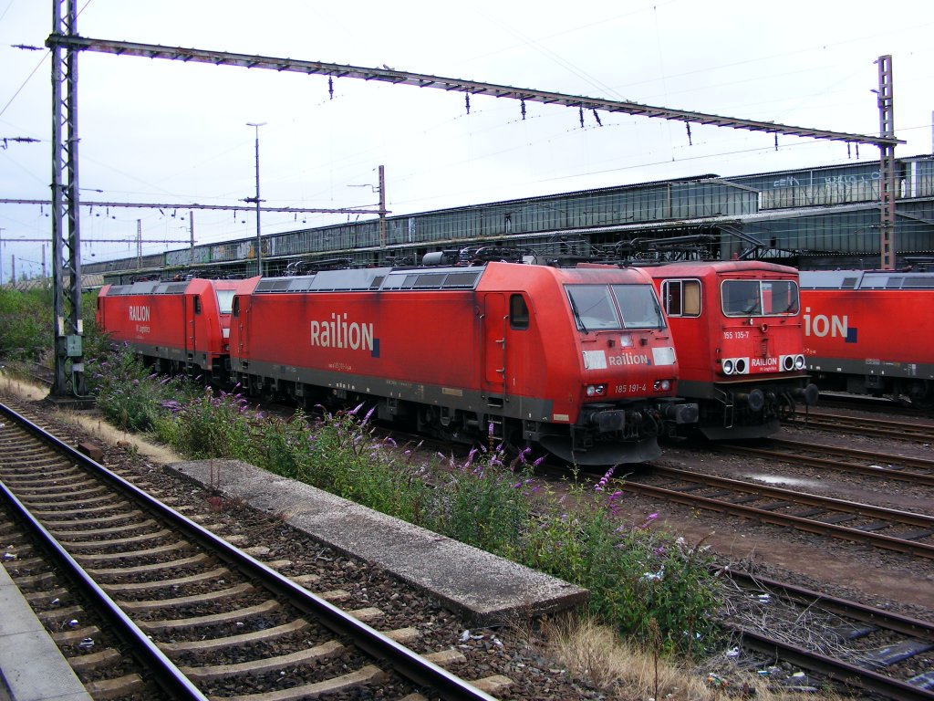 Abgestellte E-Loks verschiedener Baureihen im Bahnhof von Wanne-Eickel am 16.08.2010.