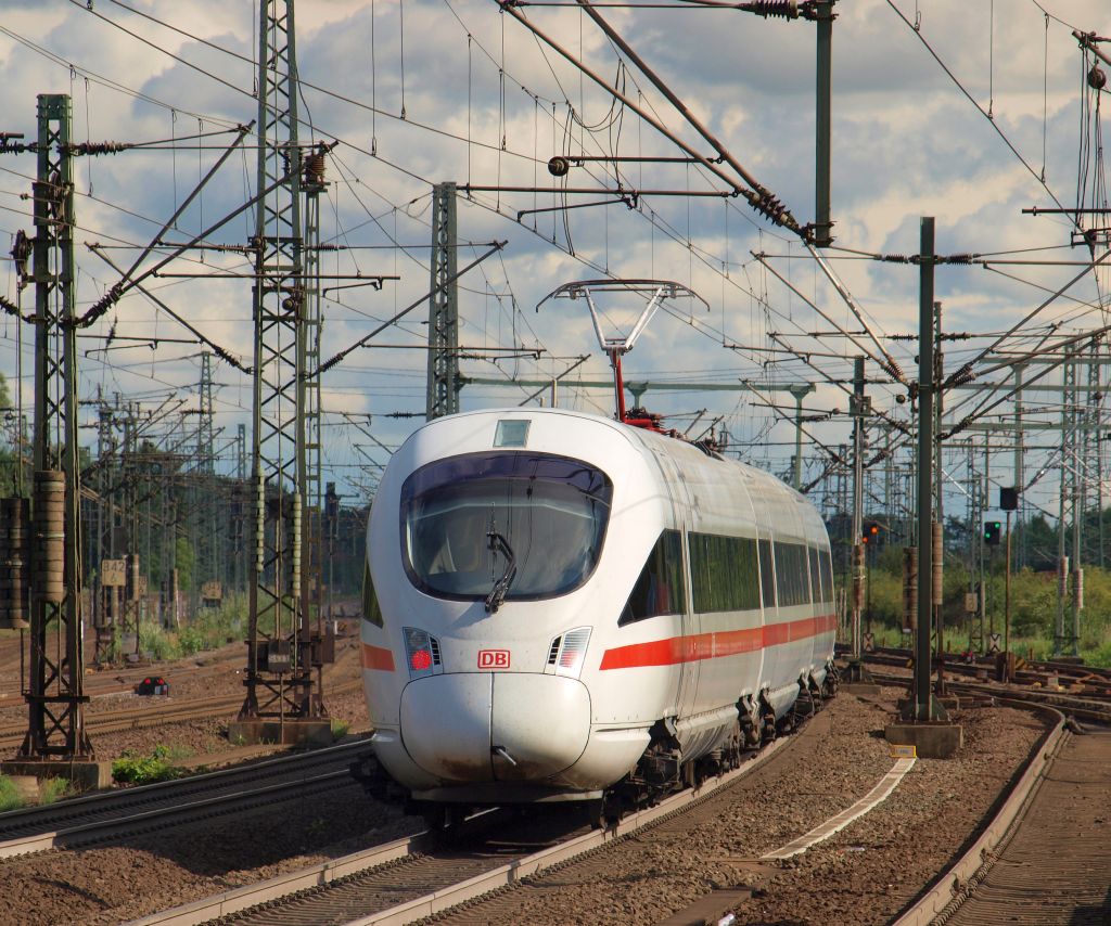 Als Ersatzzug fuhr dieses ICE-T Doppel aus dem Harburger Bahnhof am 28.8.