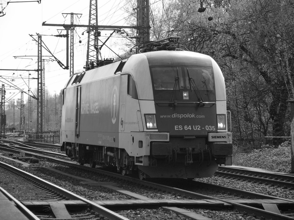 Als Lz fuhr Khne&Nagel Tauri der WLB ES 64 U2-035 durch den Bahnhof Hamburg-Harburg am 24.4.