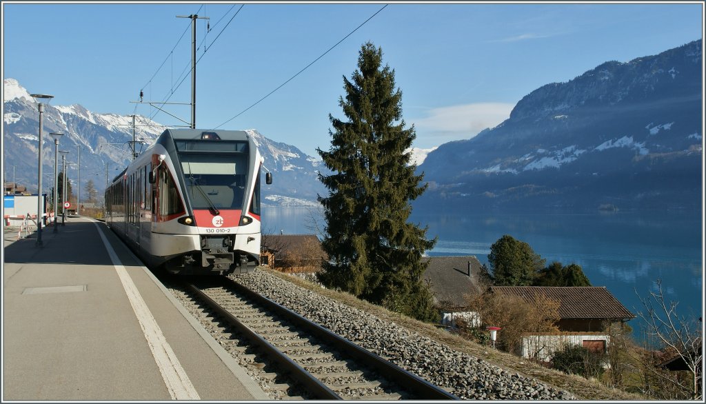 Als Regionalzug nach Interlaken unterwegs, erreicht ein Spatz Niederreid am Brienzer See.
5. Feb.2011