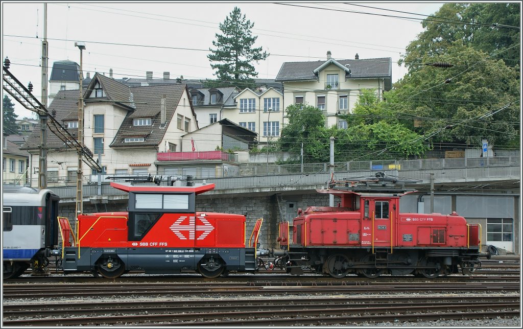Alt und neu im Vergleich: Ee 922 und Ee 3/3 in Bern am 3. August 2011.