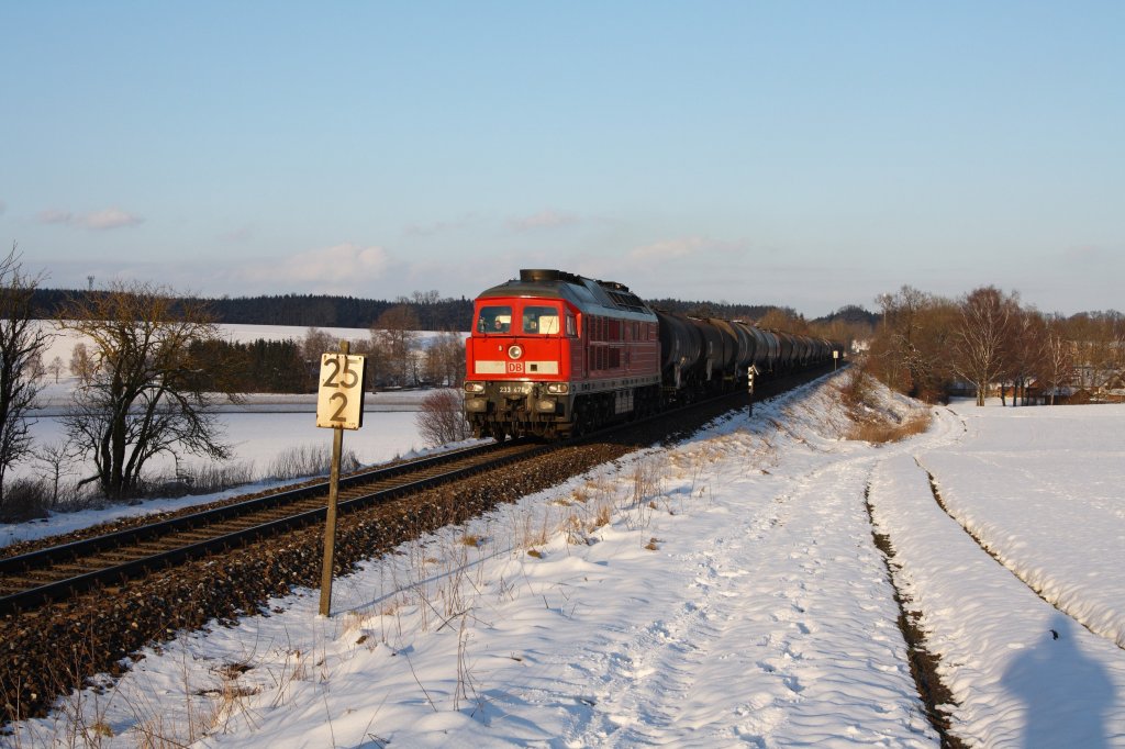 Am 08.02.13 war 233 478-7 mit einem Kesselzug Richtung Mnchen bei Unterschwillach unterwegs.