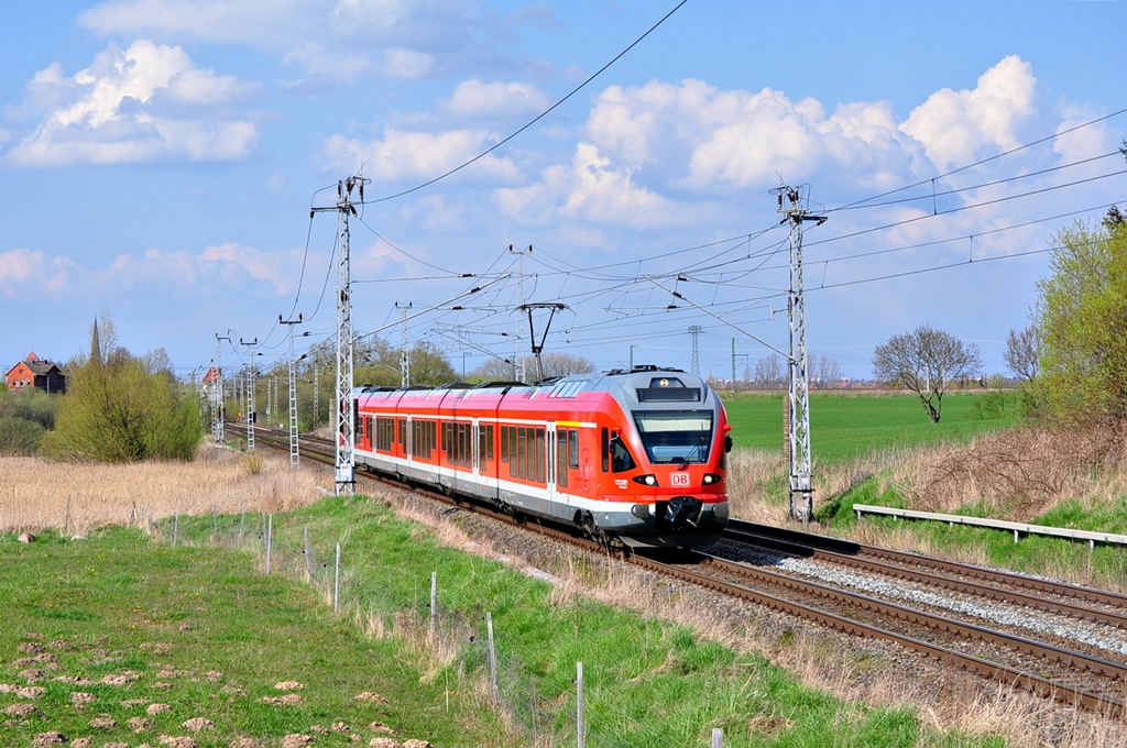 Aufgrund von Bauarbeiten in Bad Kleinen pendelte am 21.04.2012 ein Flirt zwischen Rostock und Blankenberg.Geknipst in Sildemow.