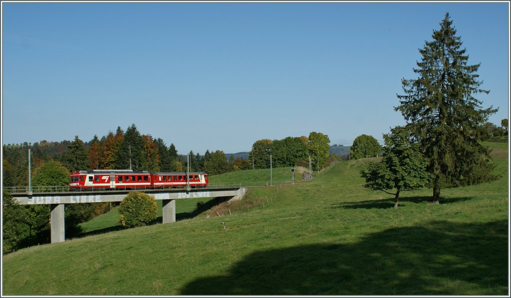 Bei La Ferrire fhrt der Regionalzug 230 Richtung La Chaux-de-Fonds. 
8. Okt. 2010