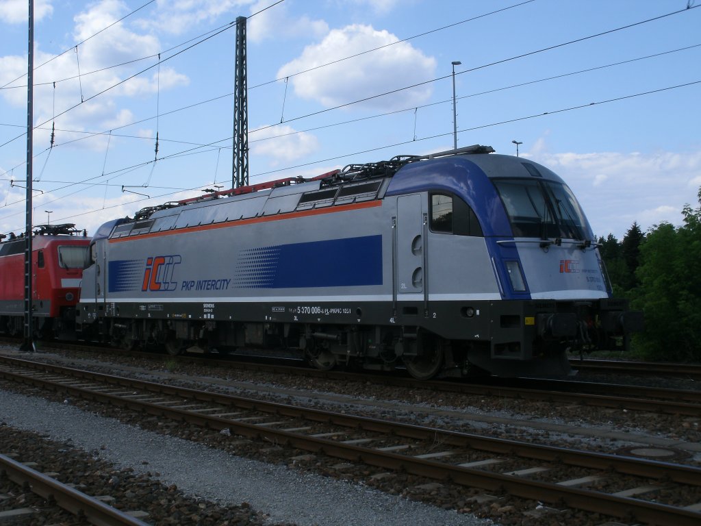 Bis zur Rckfahrt nach Warszawa stand die PKP 5 370 006,am 12.Juni 2011,in Berlin Grunewald