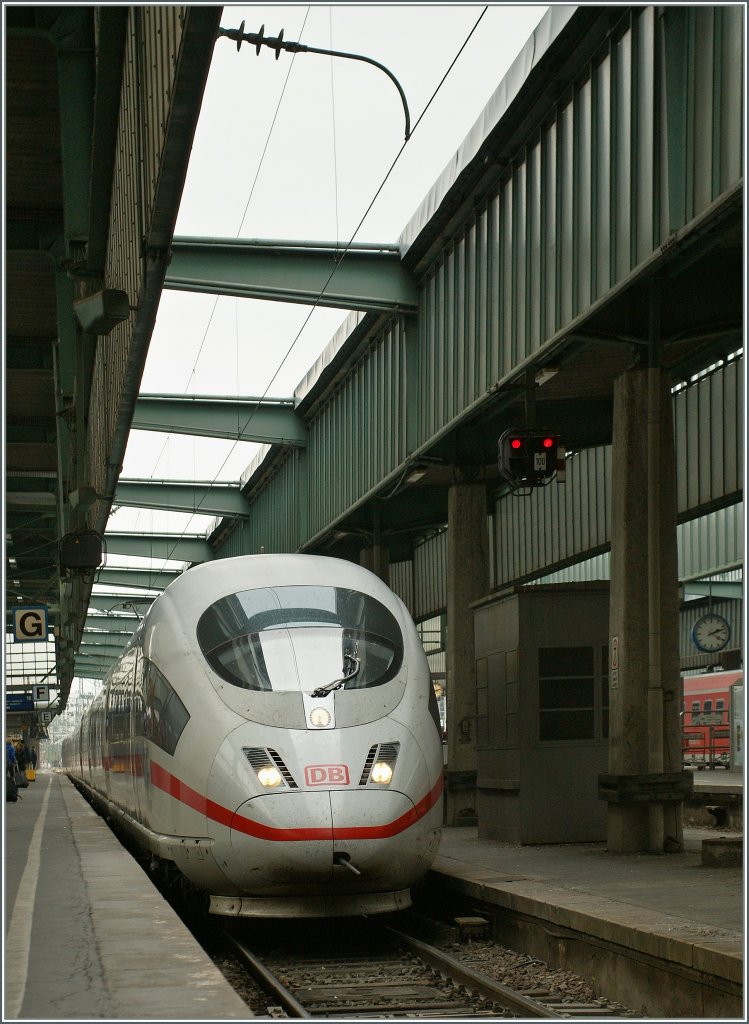 DB ICE in Stuttgart. 
30. Mrz 2012