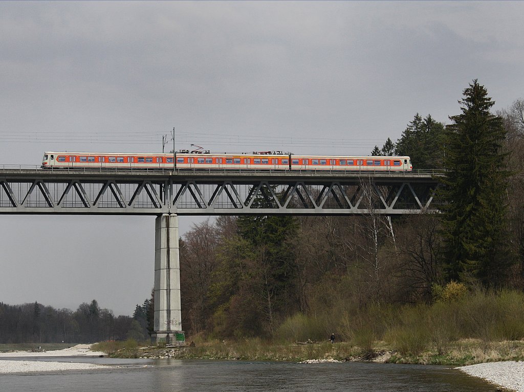 Der 420 001 bei der berfahrt ber die Grohesseloher Brcke, bei Mnchen am 18.04.2010 bei seiner Letzten Sonderfahrt. 
