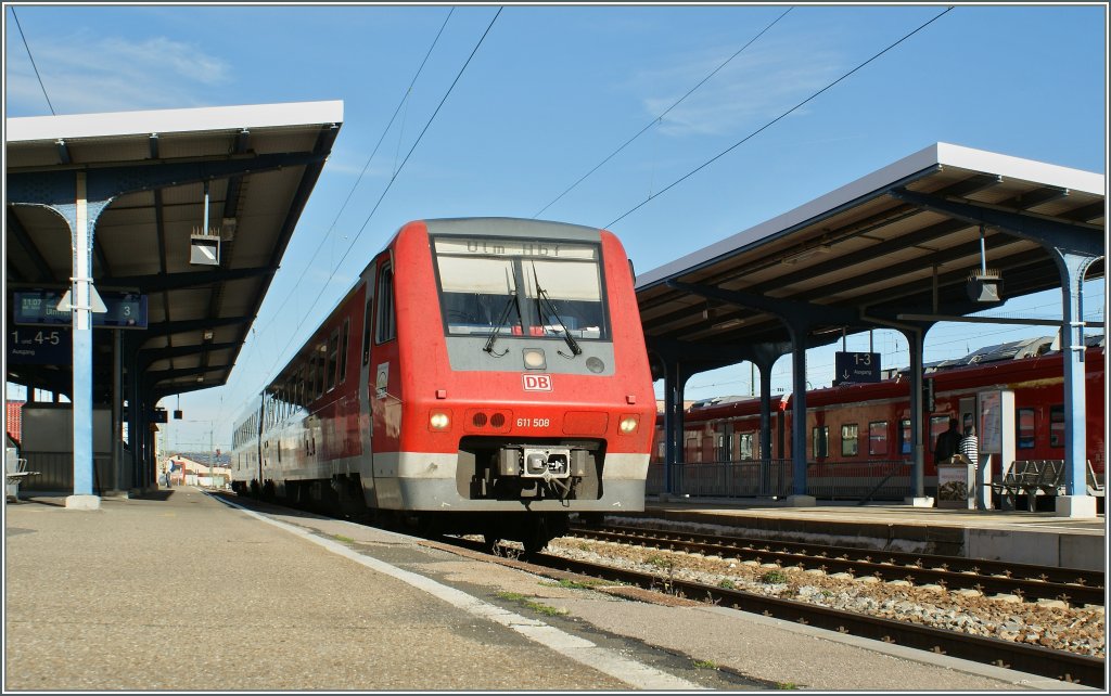 Der 611 508 wartet in Aalen auf die Abfahrt nach Ulm. 
14. Nov. 2010