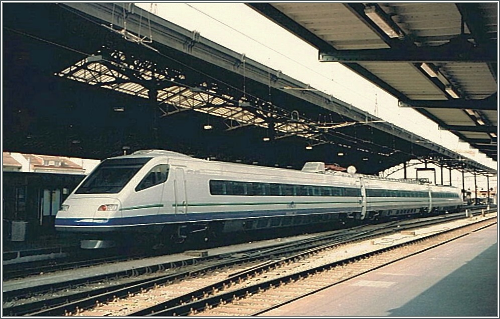 Der dreiteilige CIS  ETR 470  Prototyp bei Testfahren in Lausanne im April 1996.
(Gescanntes Foto)
