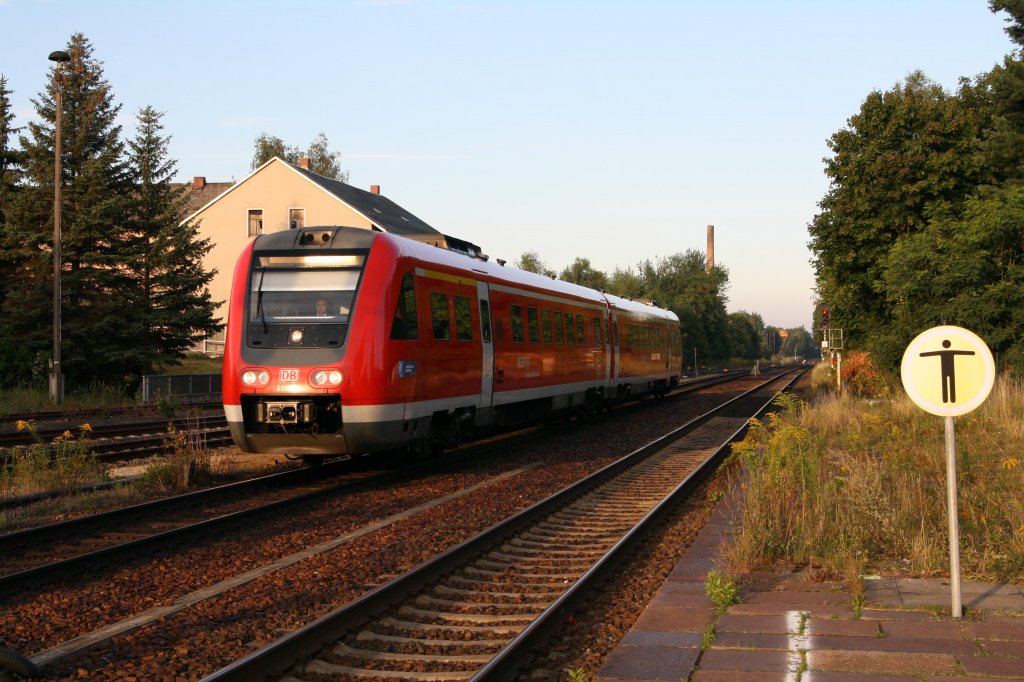 Der im ehemaligen IC-Einsatz auf der Strecke Dresden - Nrnberg gestandene Hofer 612 482-0 fhrt am 13.08.12 in Bischofswerda ein. Sein Fahrtziel heit Grlitz.