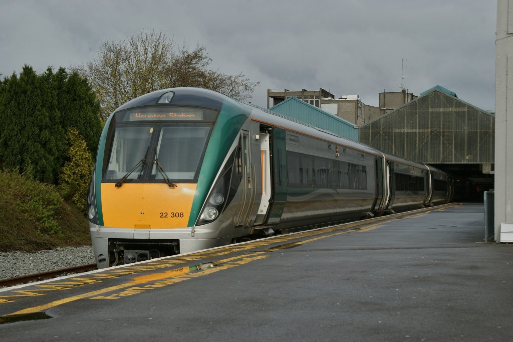 Der Intercity Service 9:30 nach Dublin Heuston wartet in Galway auf die Abfahrt.
25. April 2013