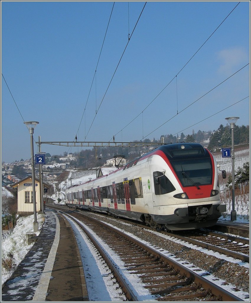 Der SBB  Flirt  523 022 als S-Bahn nach Palézieux. 

1. Feb. 2012