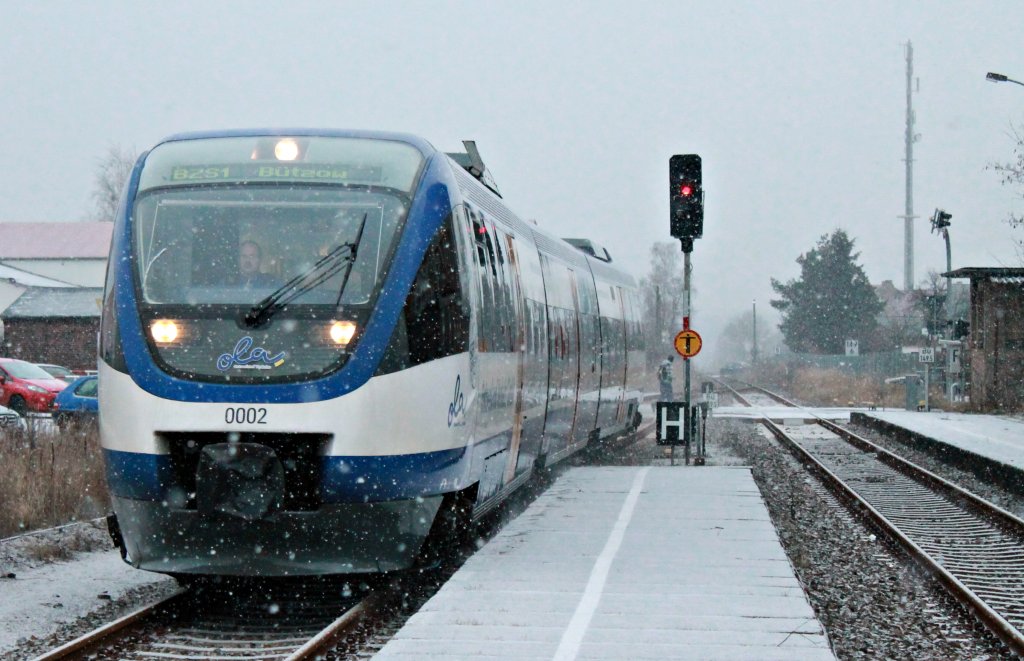 Der VT 0002 der OLA bei der Einfahrt in Torgelow am 2.2.2012.