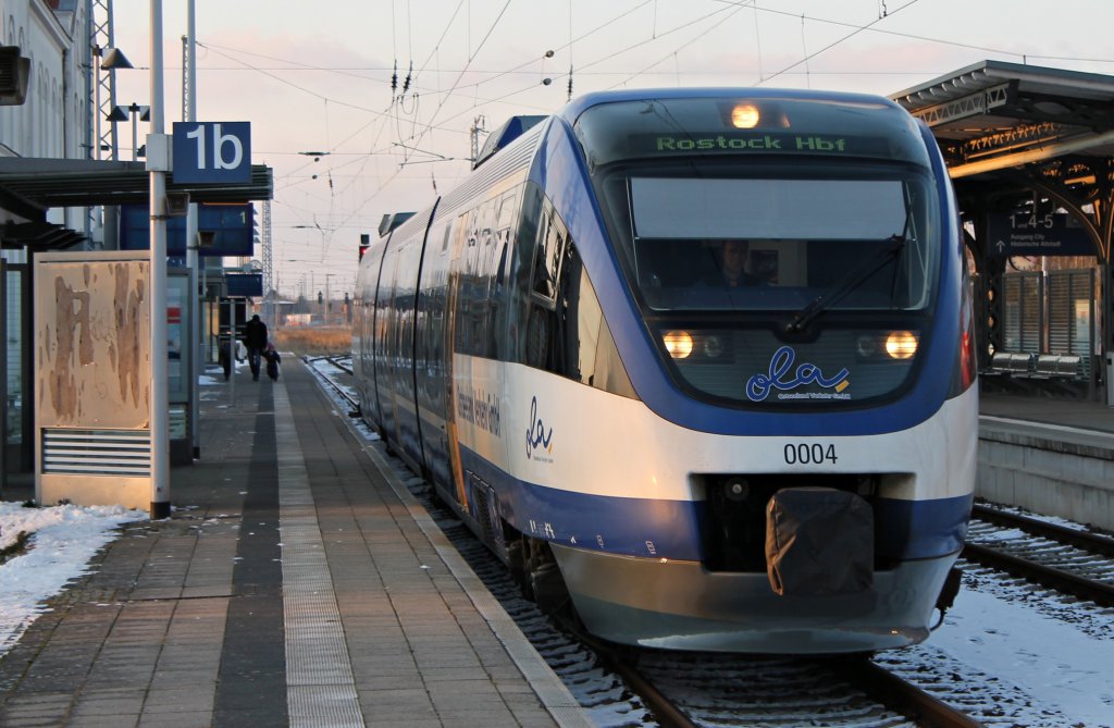 Der VT 0004 der OLA in Gstrow bei der Ausfahrt in Richtung Rostock HBF am 1.2.2012!