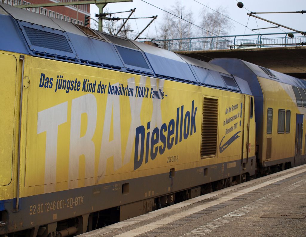 Detailaufnahme der Werbung von 246 001-2 am 15.1 in Hamburg-Harburg.