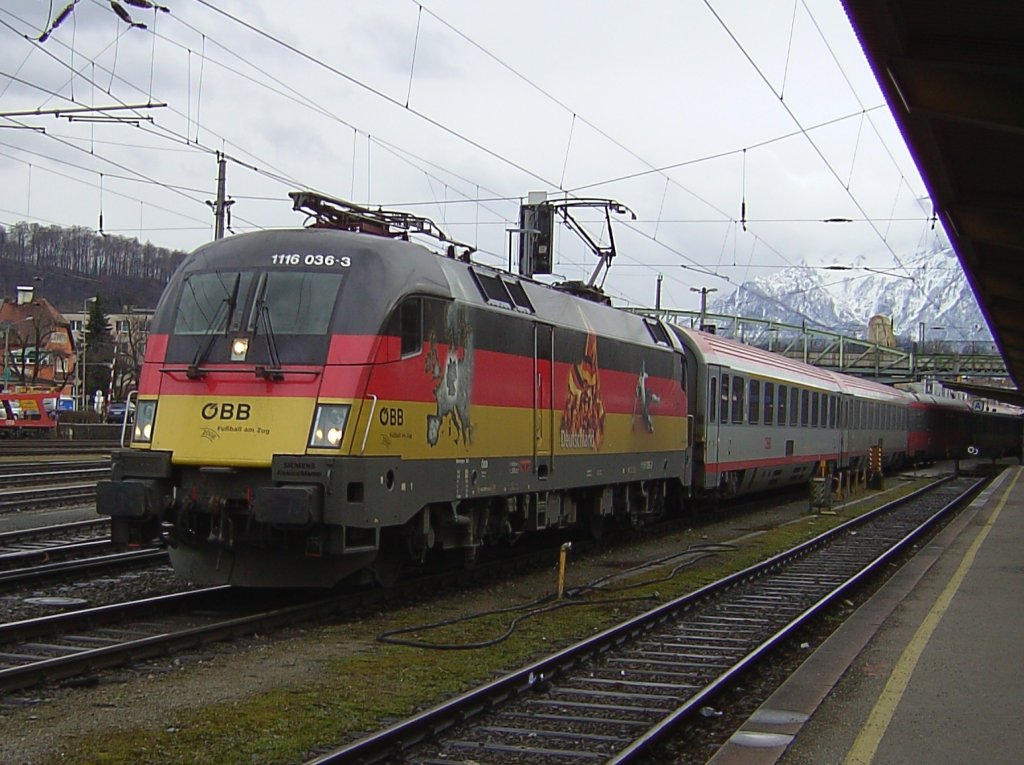 Die 1116 036 EM Taurus Deutschland am 02.02.2008 bei der Ausfahrt aus Salzburg Hbf mit dem EC 115 „Wrtersee“. 