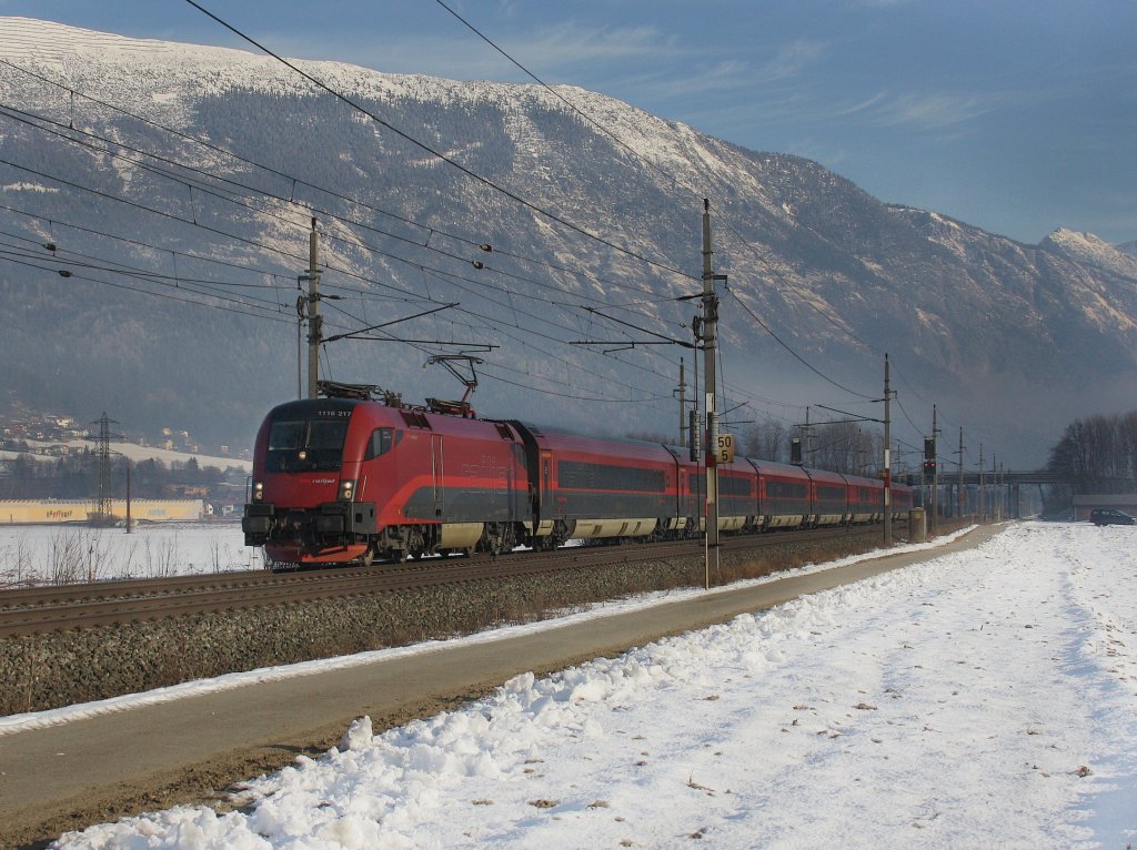 Die 1116 217 am 29.01.2011 mit einem RJ unterwegs bei Schwaz. 

