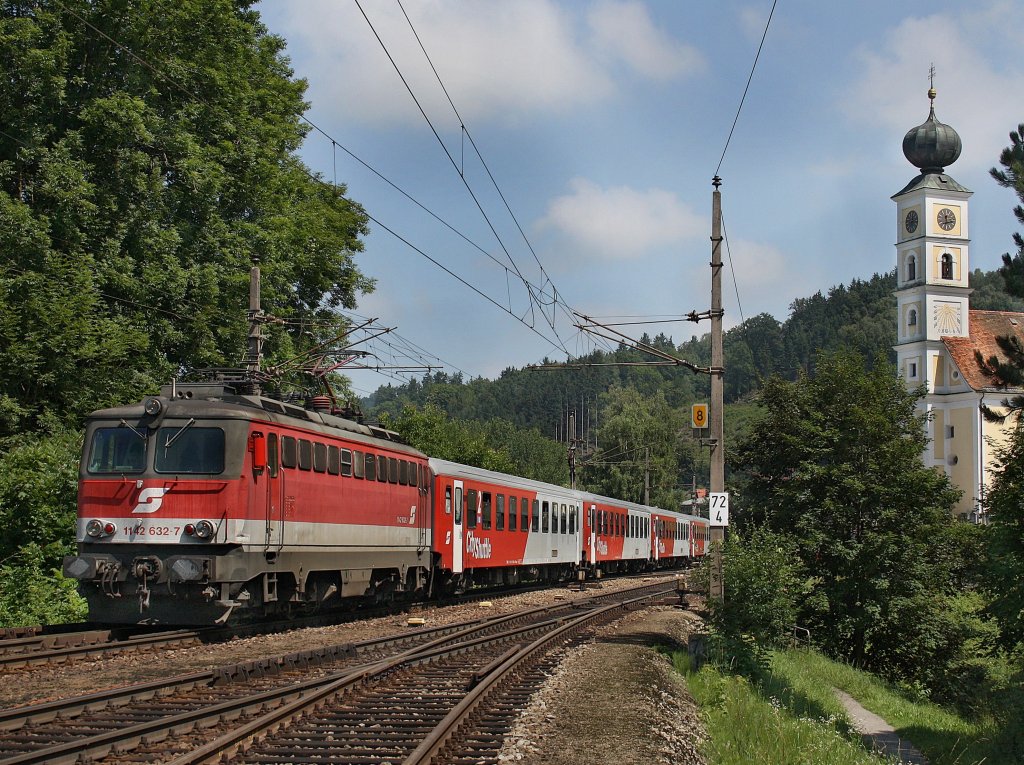 Die 1142 632 am 31.07.2010 mit einem R bei der Einfahrt in Wernstein.