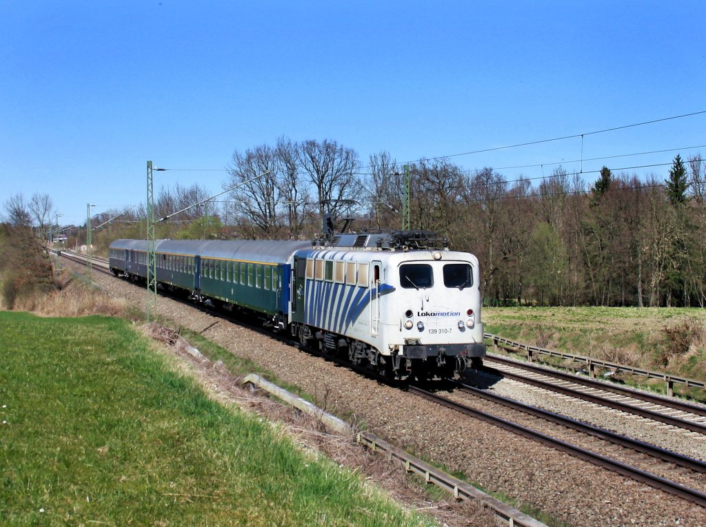 Die 139 310 am 02.04.2011 mit einem Sonderzug unterwegs bei Hilperting. 
