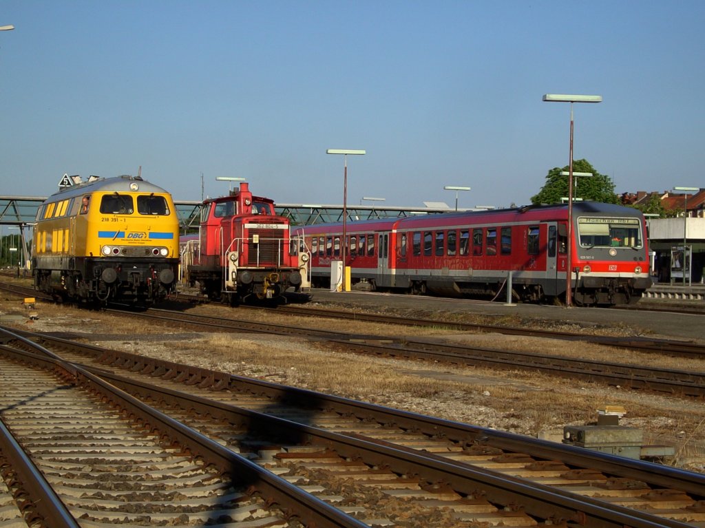 Die 218 391, die 362 604 und der 628 567 am 21.06.2008 in Mhldorf. 

