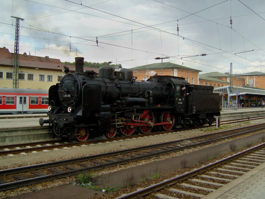 Die 638 1301 am 03.05.2008 bei einer Rangierfahrt im Passauer Hbf. 