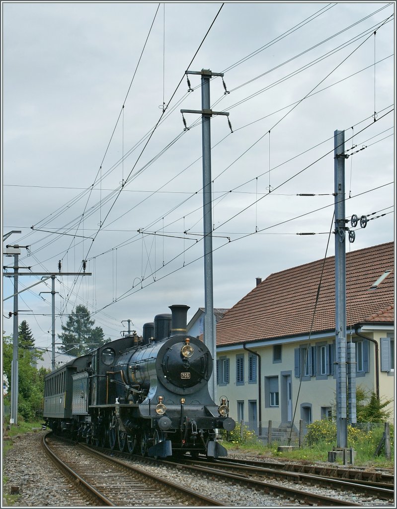 Die A 3/5 705 erreicht nach der Mittagspause in Kerzers Murten.
25.06.2011