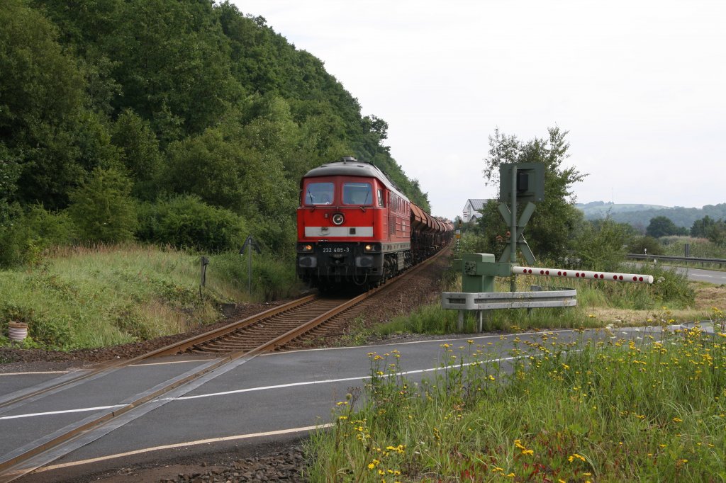 Die altbelftete 232 485-3 konnte am 15.08.11 mit einem Kalizug zwischen Widdershausen und Heringen/Werra angetroffen werden.