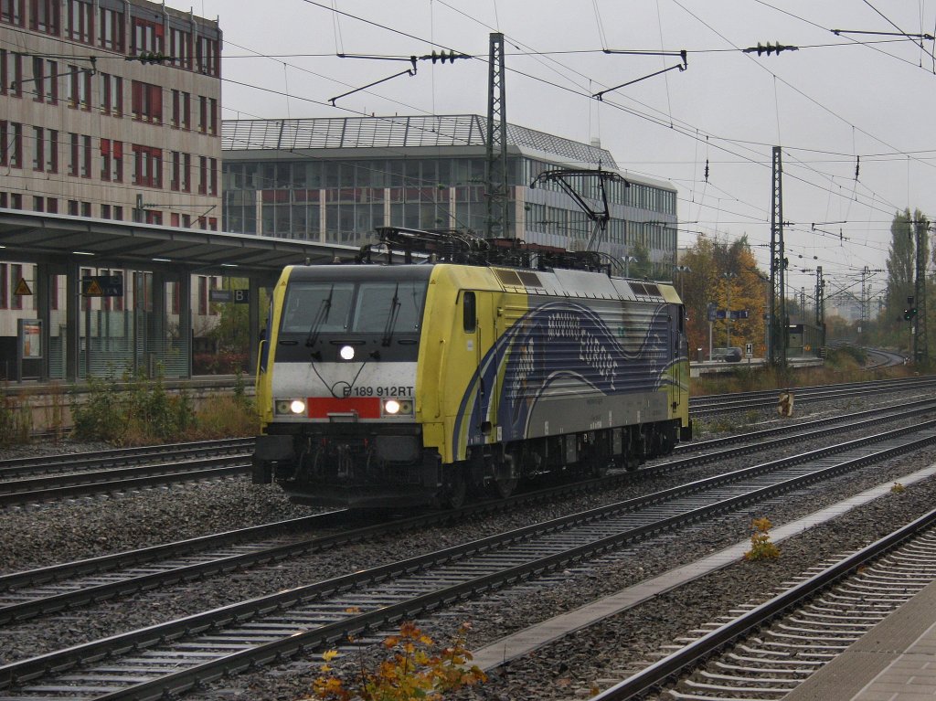 Die ES 64 F4-012 am 17.10.2010 bei der Durchfahrt am Heimeranplatz. (Mnchen)
