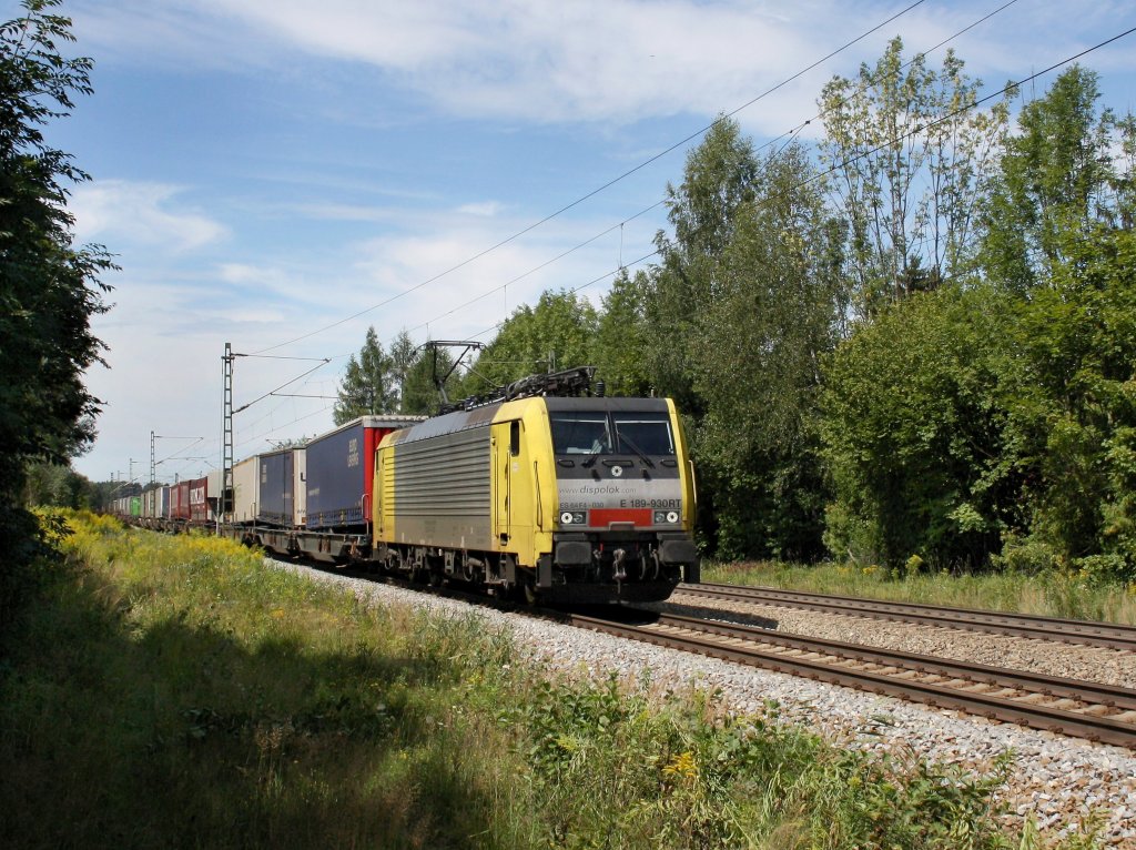 Die ES 64 F4-030 am 14.08.2011 mit einem KLV Zug unterwegs bei Grokarolinenfeld. 
