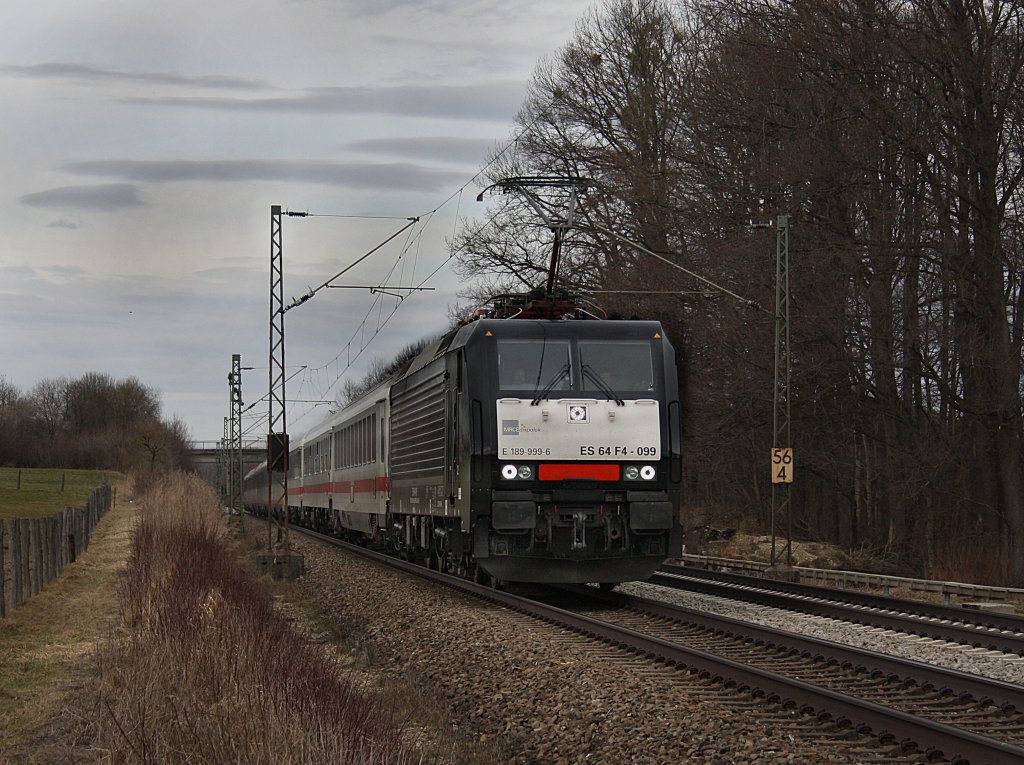 Die ES 64 F4-099 mit einem Brenner EC am 20.03.2010 unterwegs beim B Vogel.

