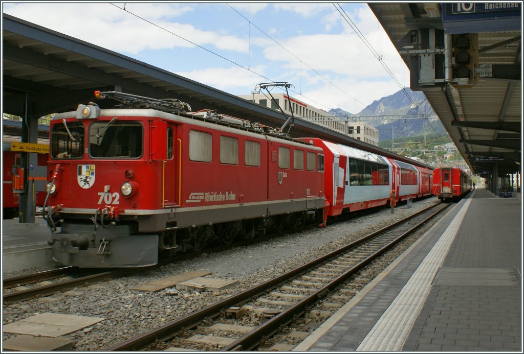 Die Ge 6/6 II bernimmt in Chur den Glacier Express von Zermatt und wir ihn nach St.Moritz bringen.
10. Mai 2010
