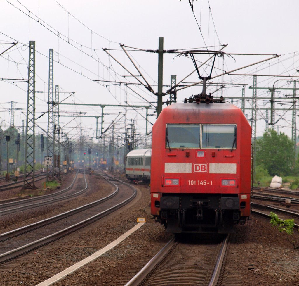 Die letzte Gebaute 101  101 145-1   fuhr mit einem Intercity aus dem Bahnhof Hamburg-Harburg.