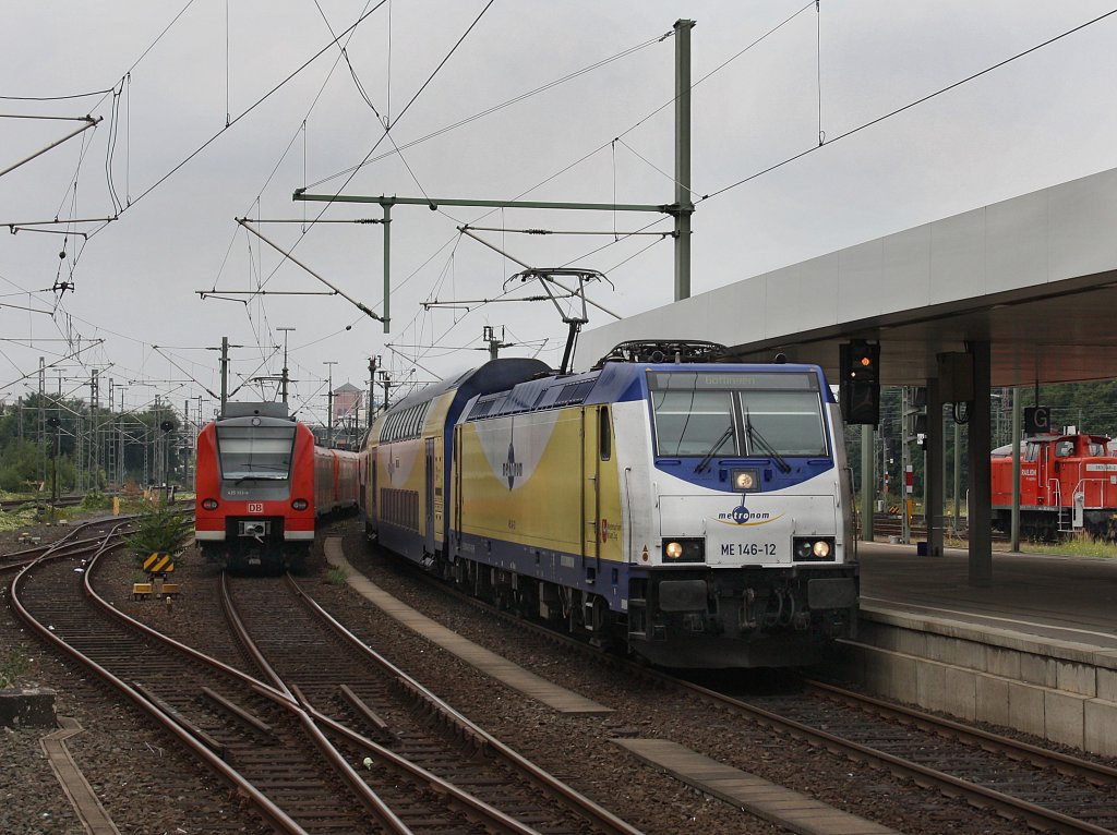 Die ME 146-12 am 12.08.2010 mit einem Metronom nach Gttingen bei der einfahrt in Hannover Hbf. 
