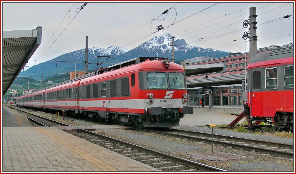 Dies war mein letztes Foto, dass ich vom zeitlos schnen BB ET 4010 im Planbetrieb machen konnte: 4010 008-3 verlsst am 18. Mai 2008 Innsbruck als IC 535 nach Graz. 