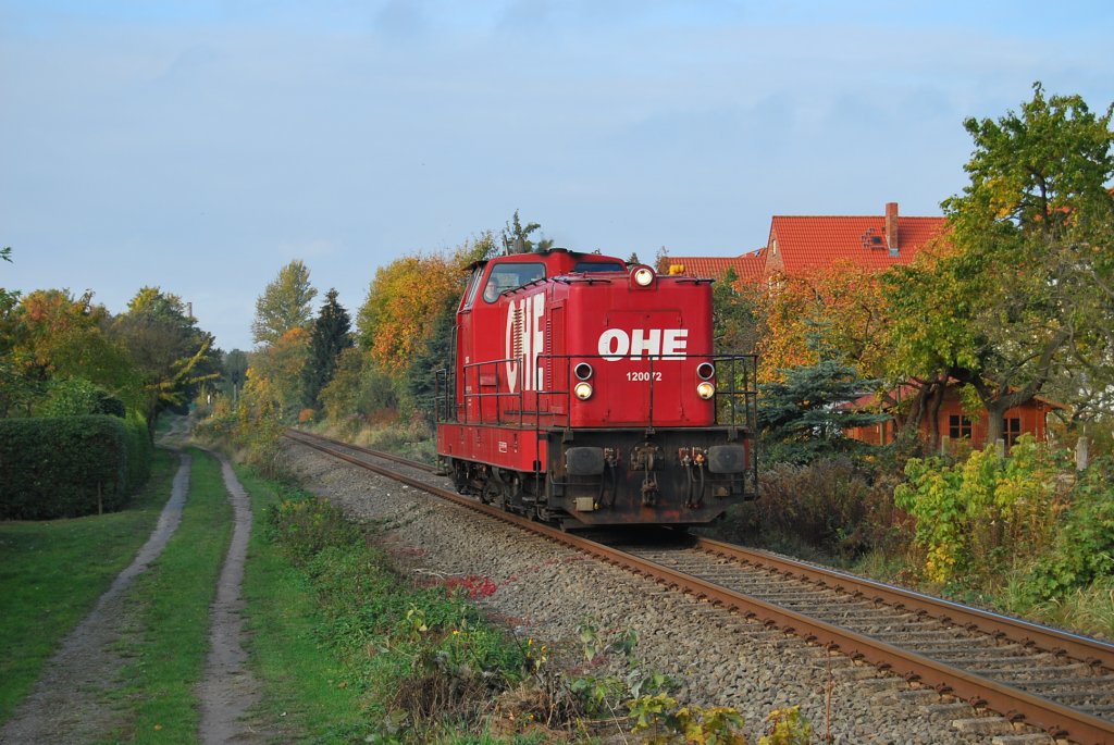 Dieser kleine niedliche Diesel der OHE klapperte am 21.10.2009 durch Rostocks Hinterhfe.Kurz dem Rostocker Hbf wurde sie geknipst.