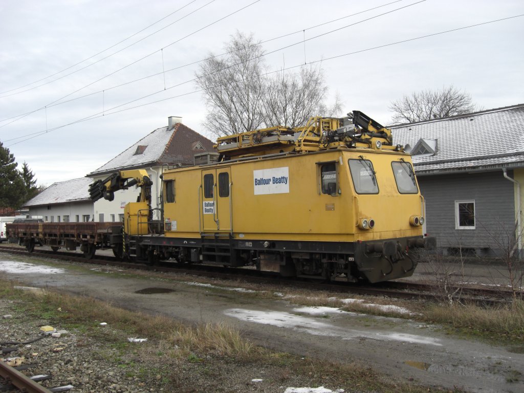 Dieses unbekannte Dienstfahrzeug sichteten wir am 6. Dezember im
Bahnhof von Traunstein.