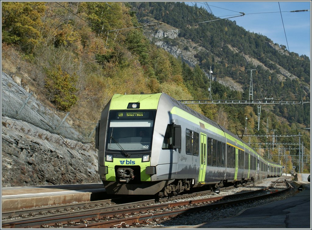Drei Ltschberger aufdem Weg nach Bern beim Halt in Ausserberg am 13. Okt 2010