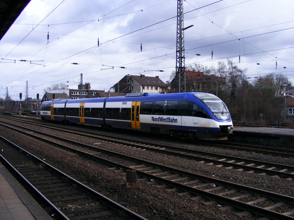 Ein dreiteiliger Talent-Triebwagen der NordWestBahn steht am 11.03.2009 im Bahnhof Herne.