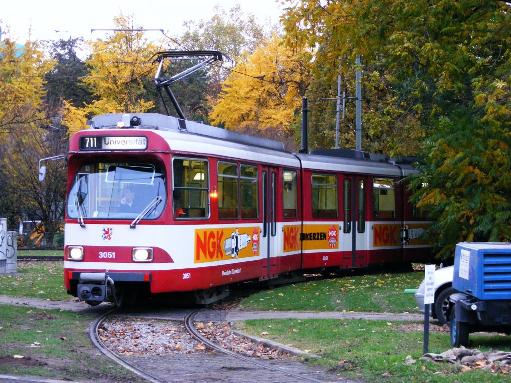 Ein DWAG-GT8S der Rheinbahn steht am 13. November 2009 in der Wendeschleife an der Haltestelle  Jan-Wellem-Platz  in Dsseldorf.