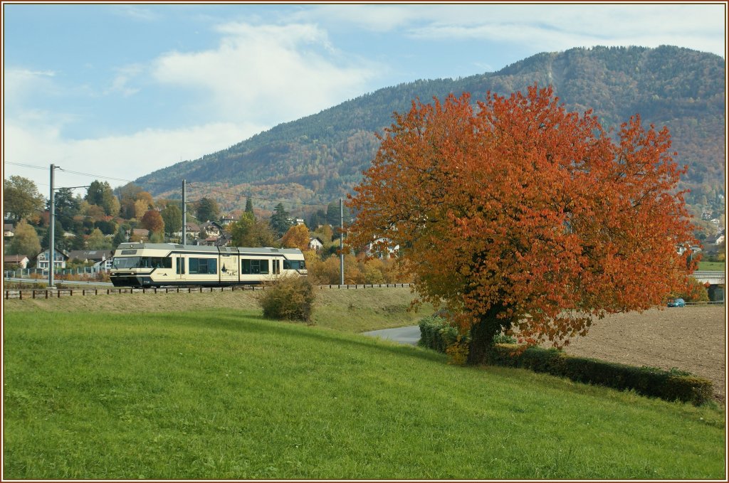 Ein GTW beim Chteau d'Hauteville am 30. Okt. 2010.