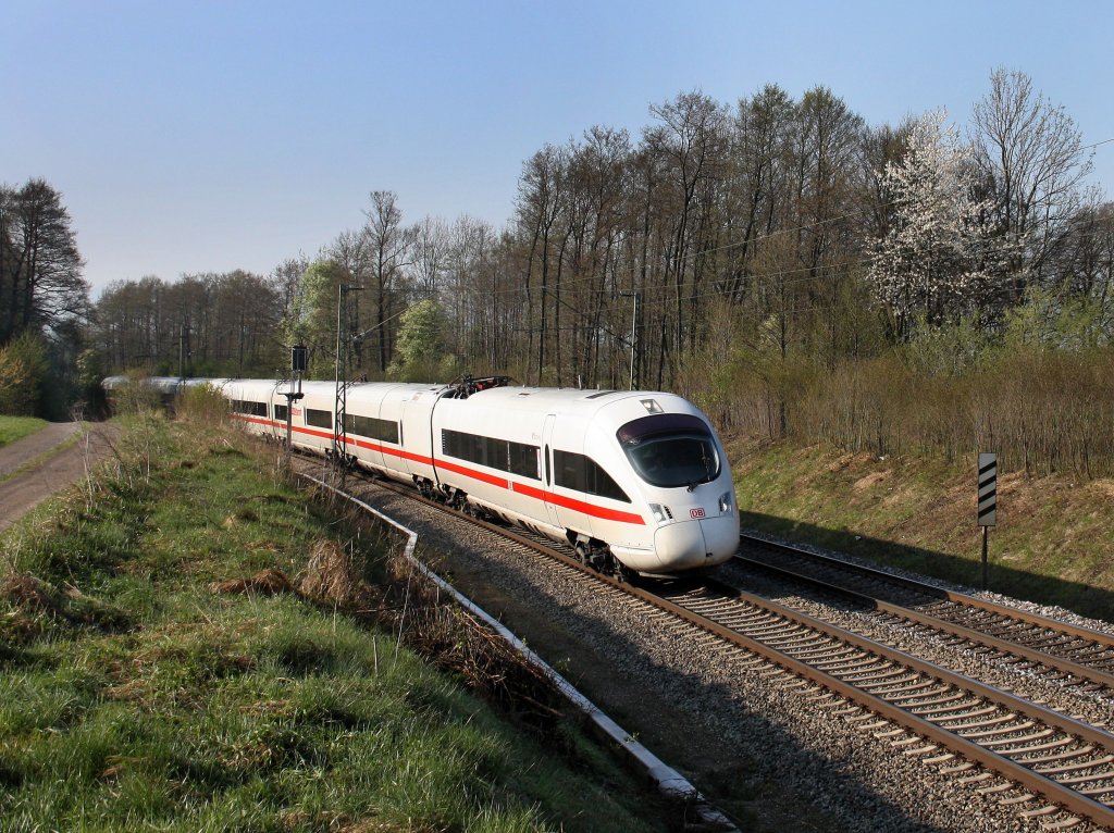 Ein ICE-T nach Mnchen am 16.04.2011 unterwegs bei Vogl. 

