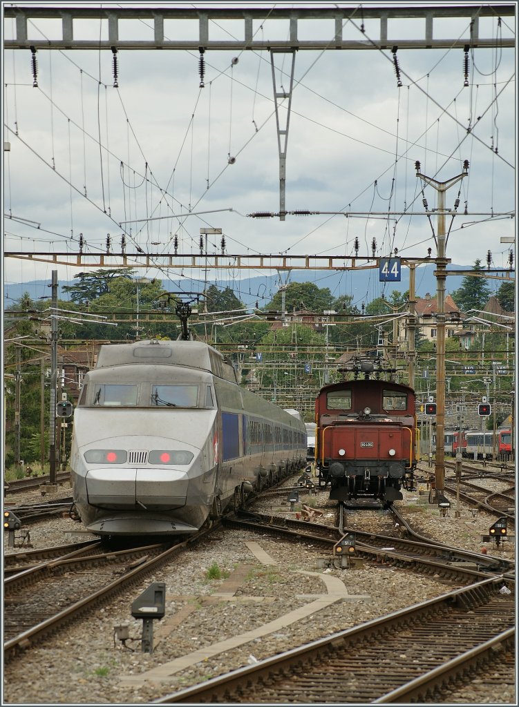 Ein Klassiker: TGV und Ee 3/3....
Lausanne, den 13. Juni 2011