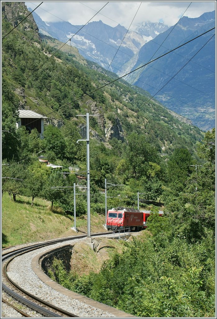 Ein MGB-Zug auf dem Zahnstangenabschnitt Ackersand - Stalden.
22.07.2012