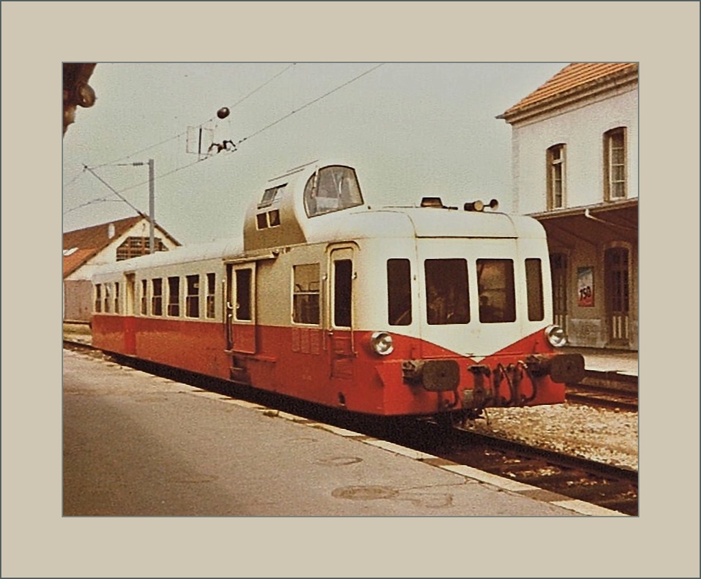 Ein  Piccaso  Triebwagen in Pontarlier. 
Gescanntes Foto/8. Augst 1981