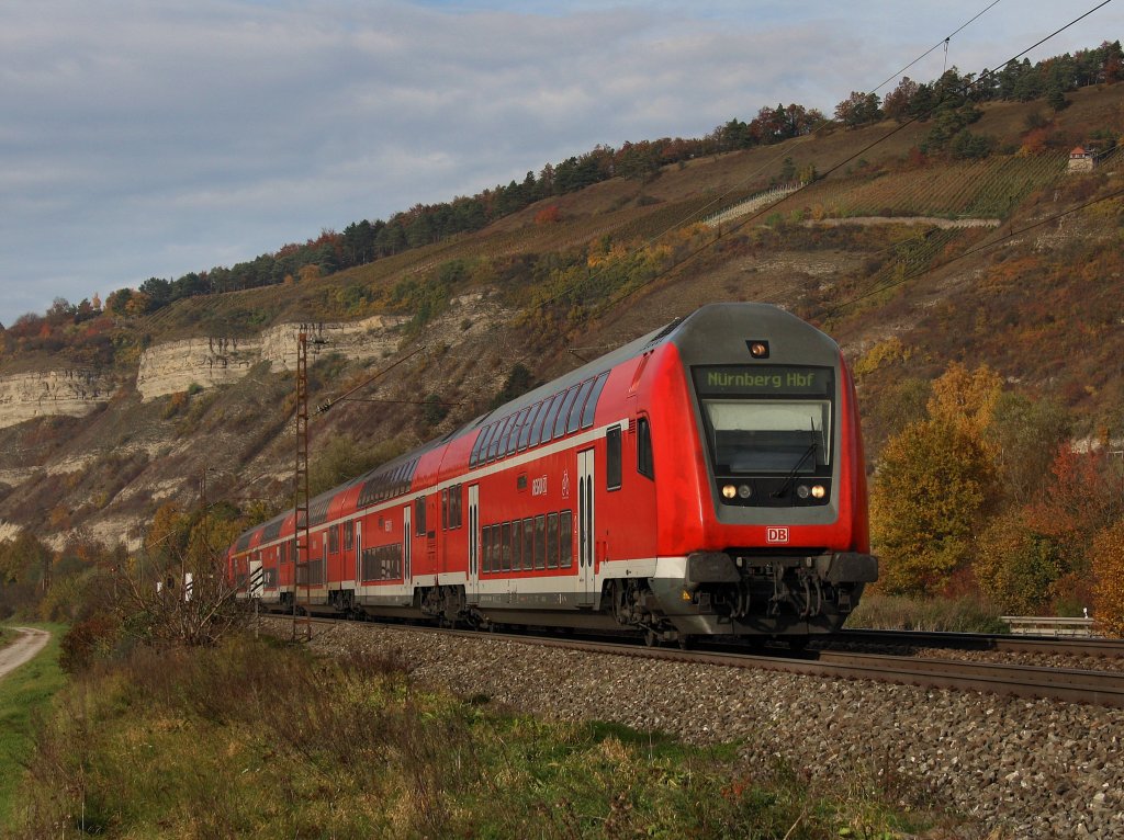 Ein RE nach Nrnberg am 30.10.2010 unterwegs bei Thngersheim.
